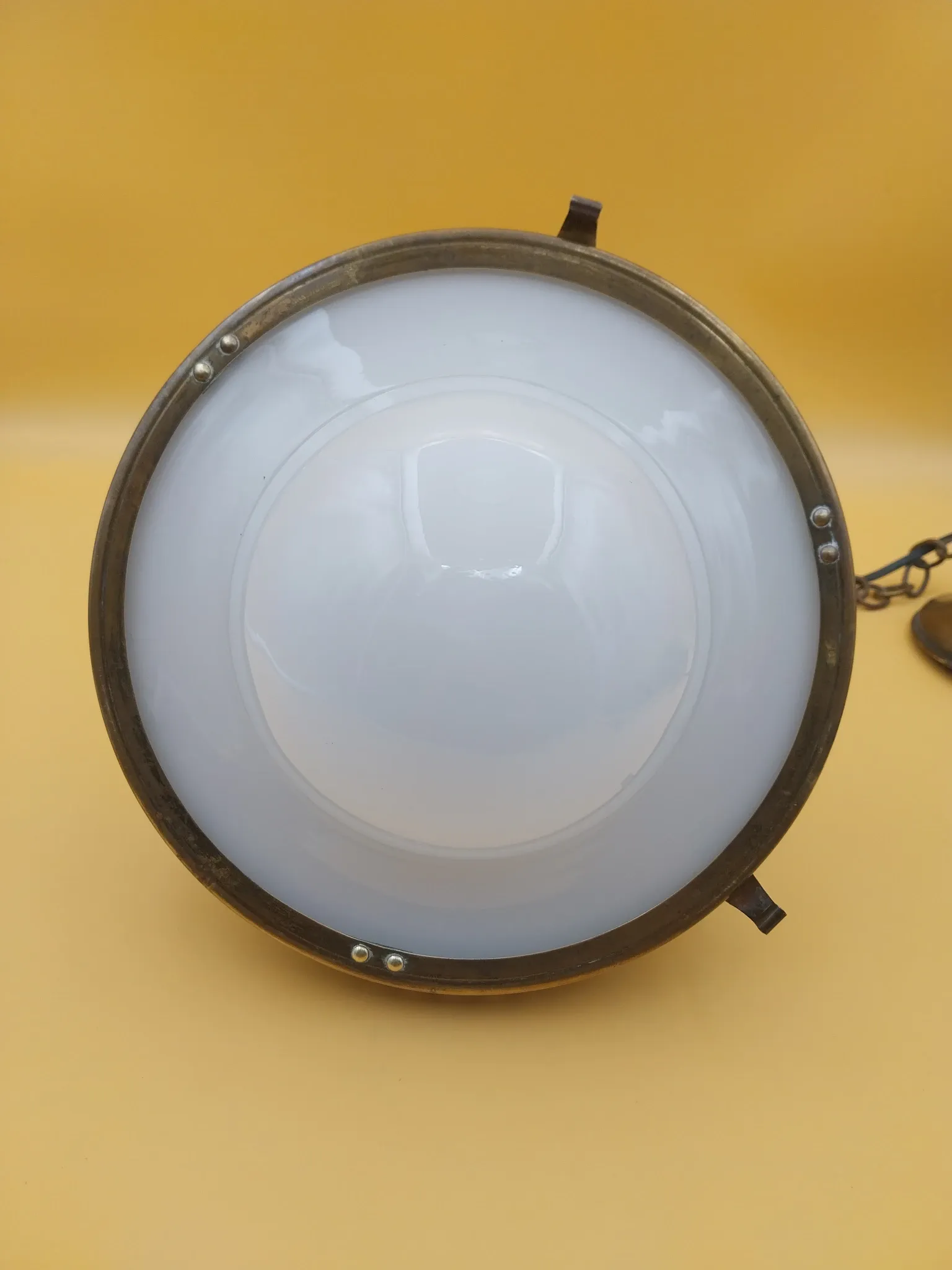 Suspension laiton et opaline
