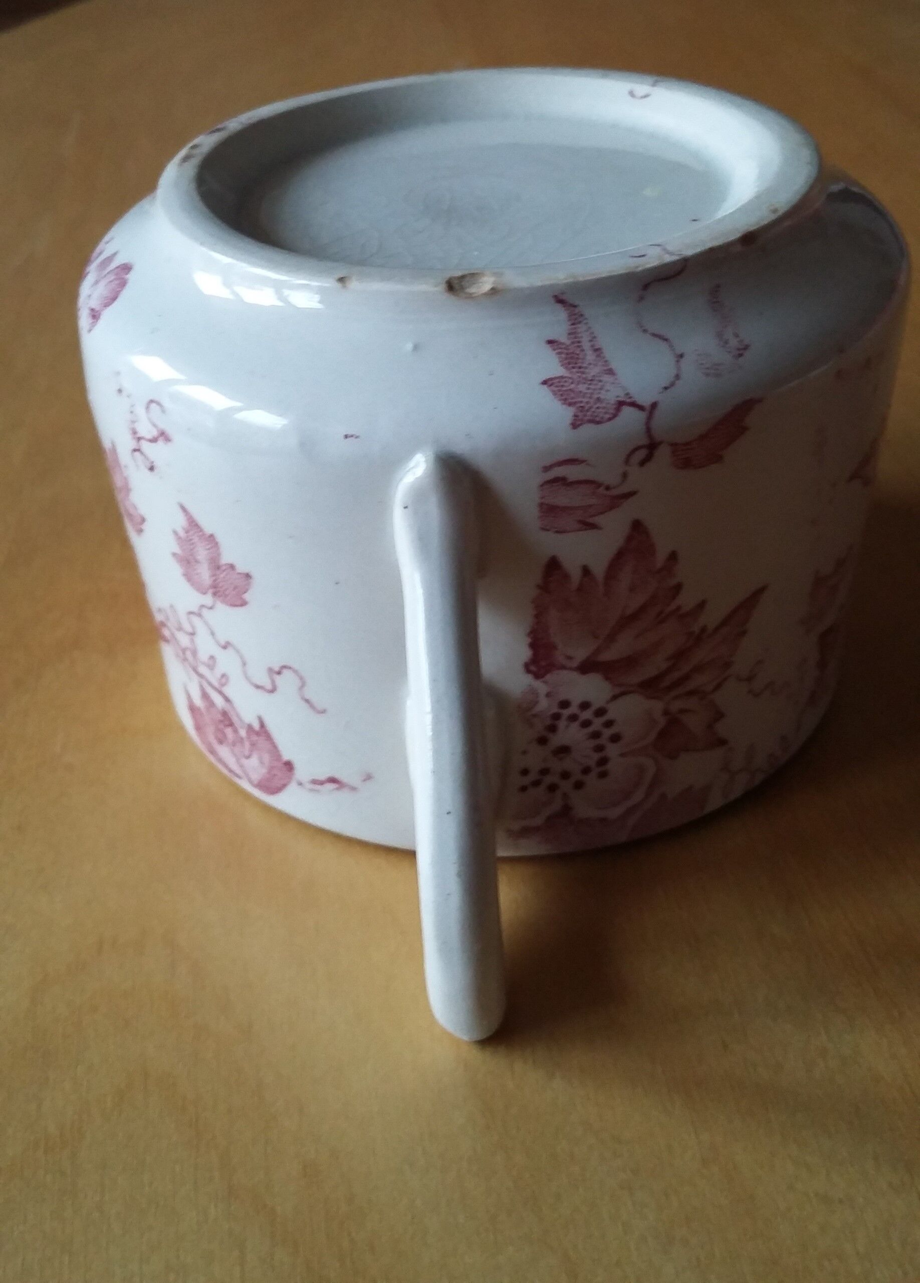 Earthenware mug with Hawthorn decor