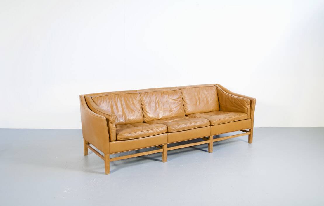 3-seater sofa in cognac leather, Georg Thams, 1960s, Grant Mobelfabrik, publisher