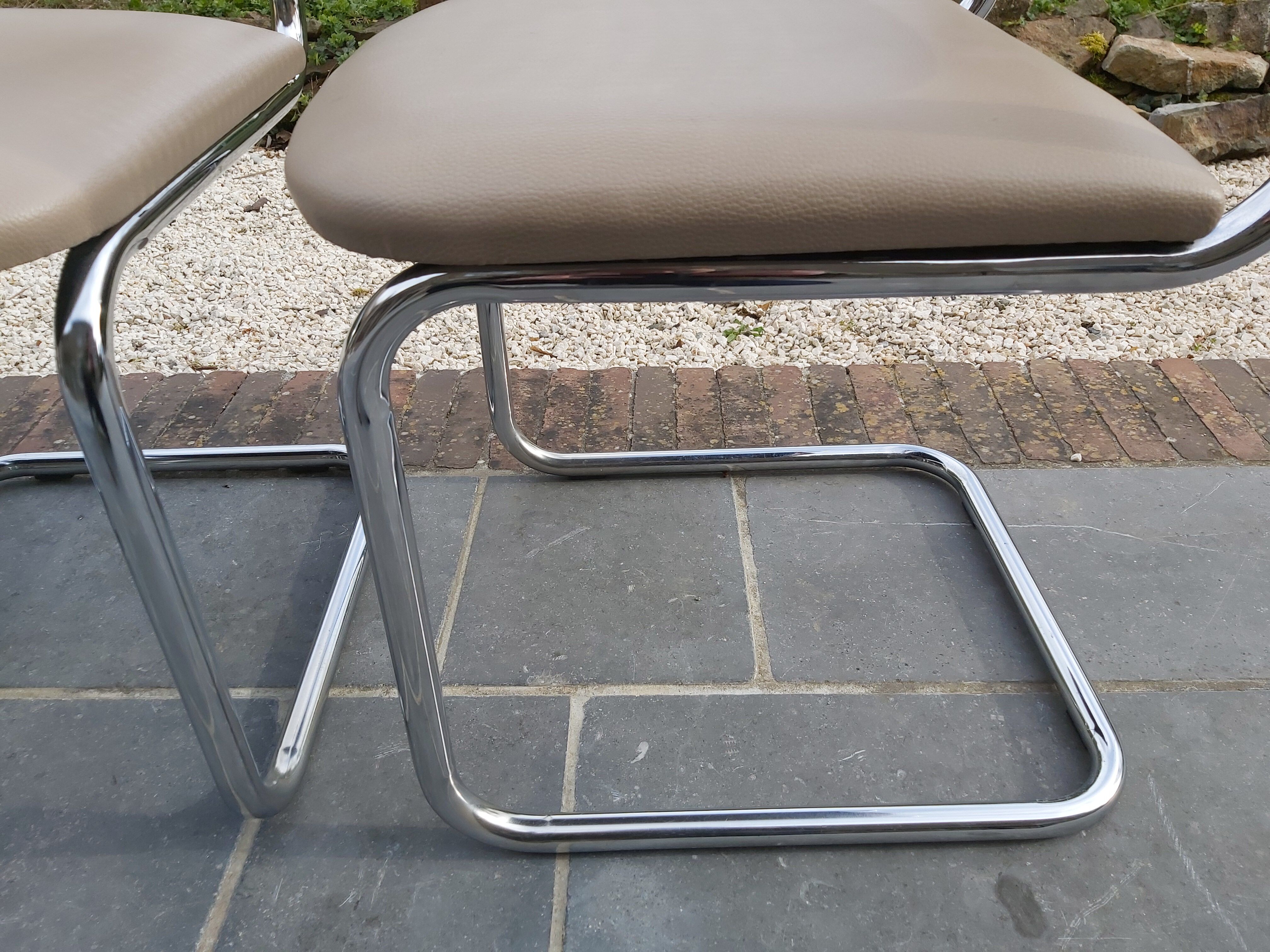 Set de 4 chaises vintage design Marcel Breuer