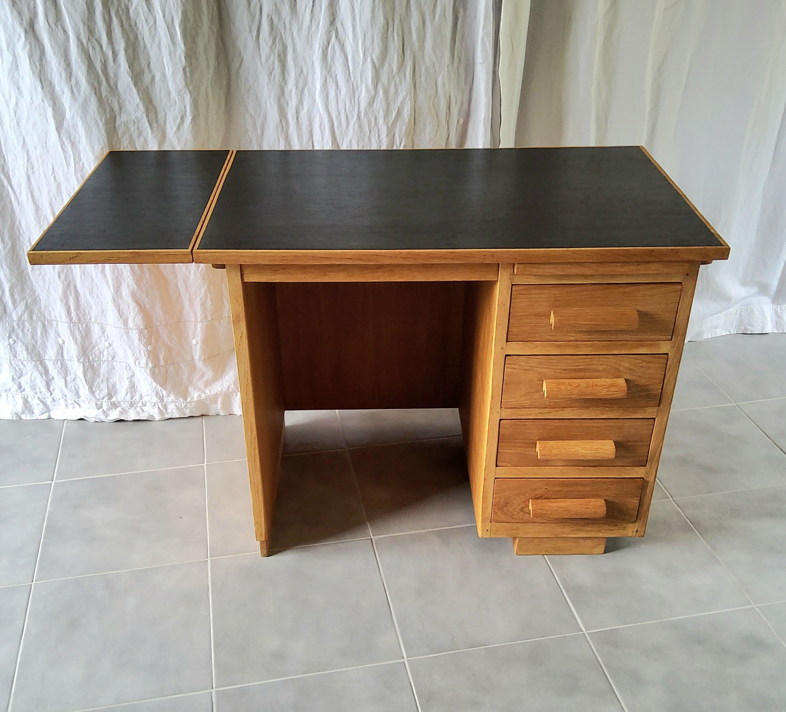 Expandable child desktop