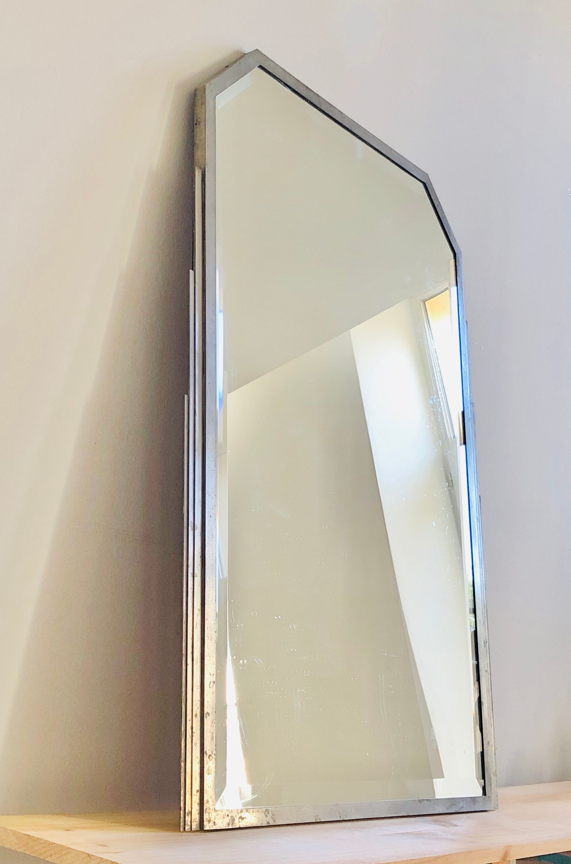 Miroir biseauté art déco métal  101 X l75 cm