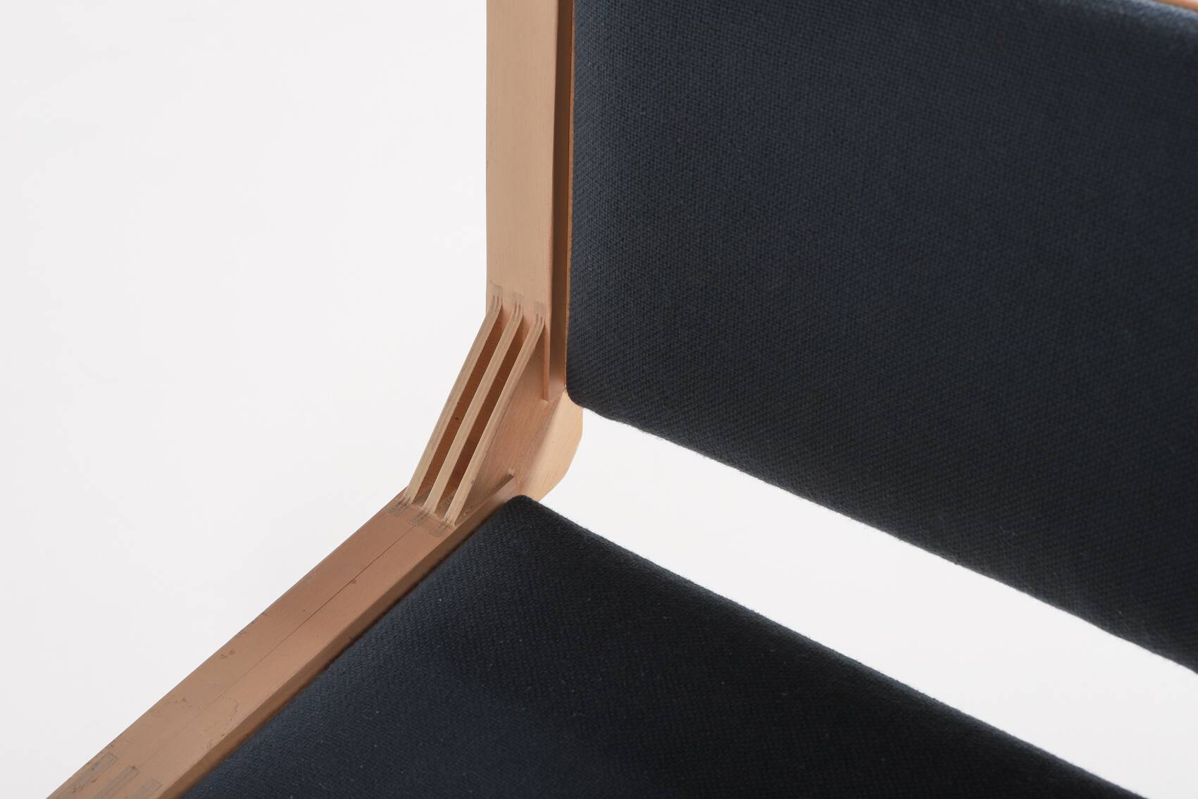 Une paire de chaises architecturales, Danemark 1990