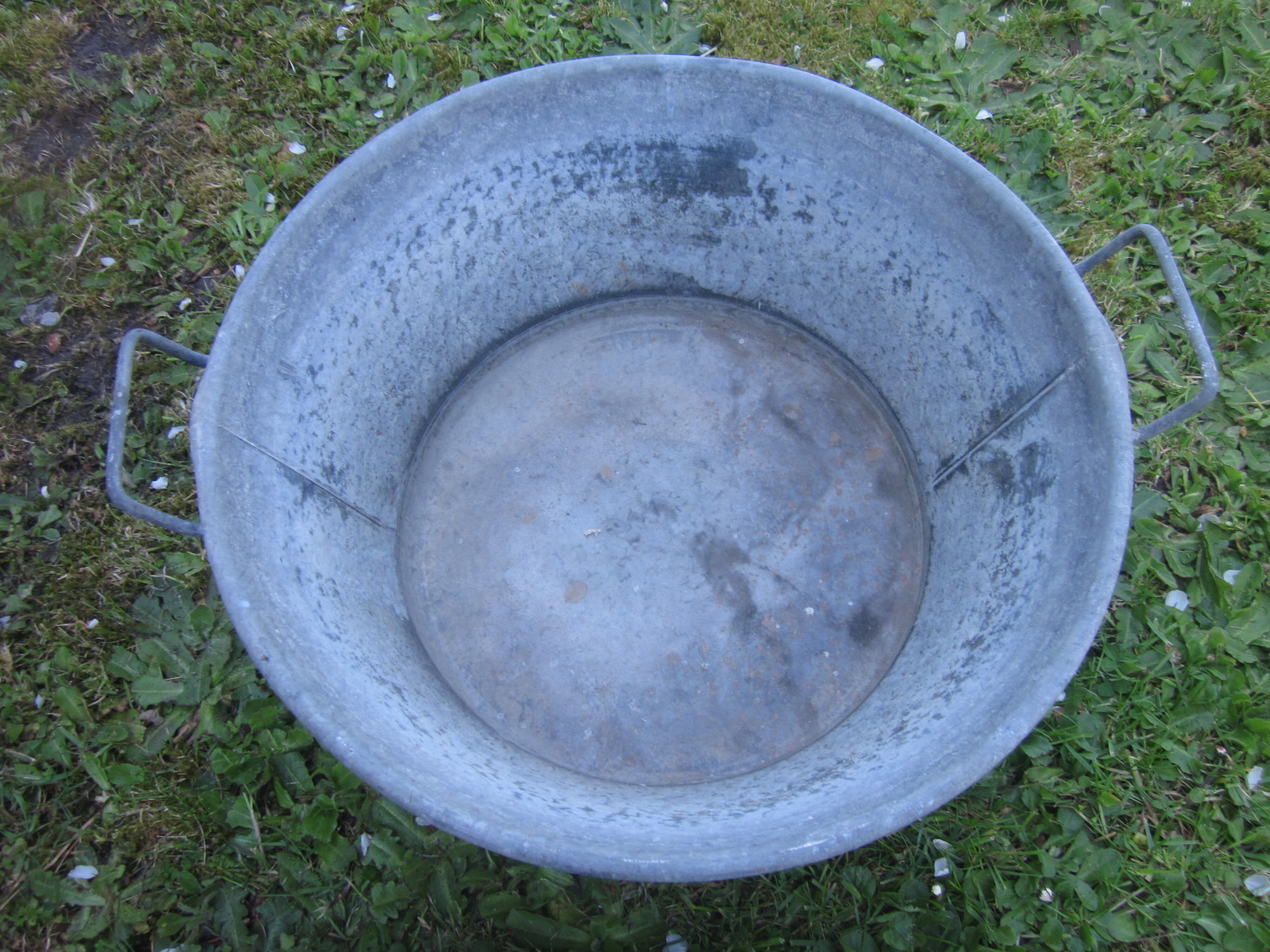 Bassine ancienne en zinc