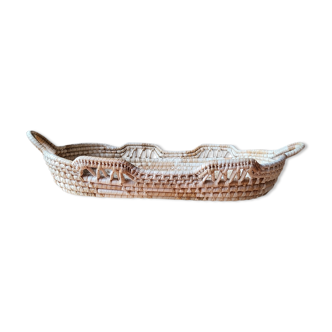 Braided basket in natural fiber, free form, vintage