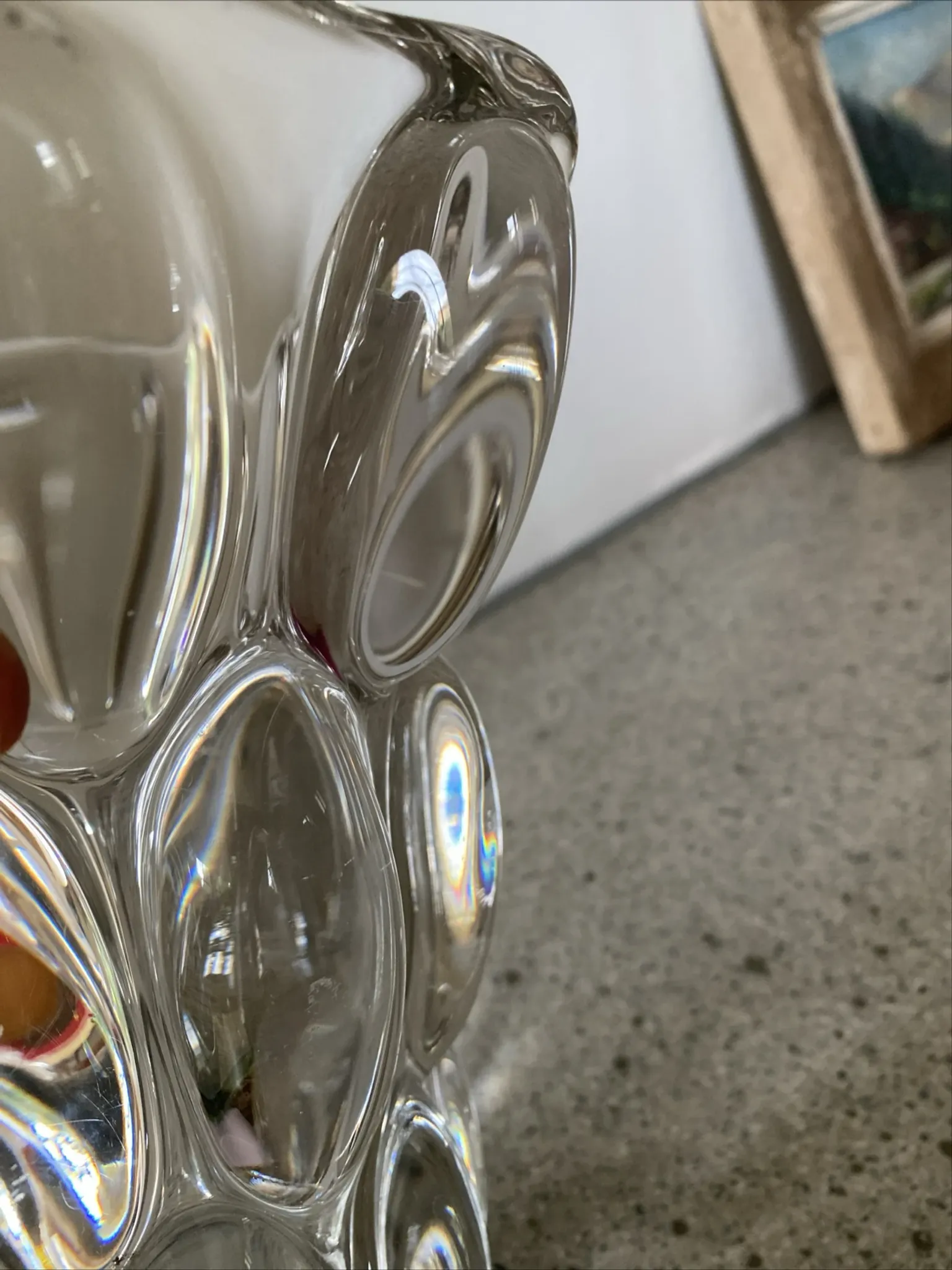 Pierre d'Avesn modernist vase in honeycomb crystal from the 1970s.
