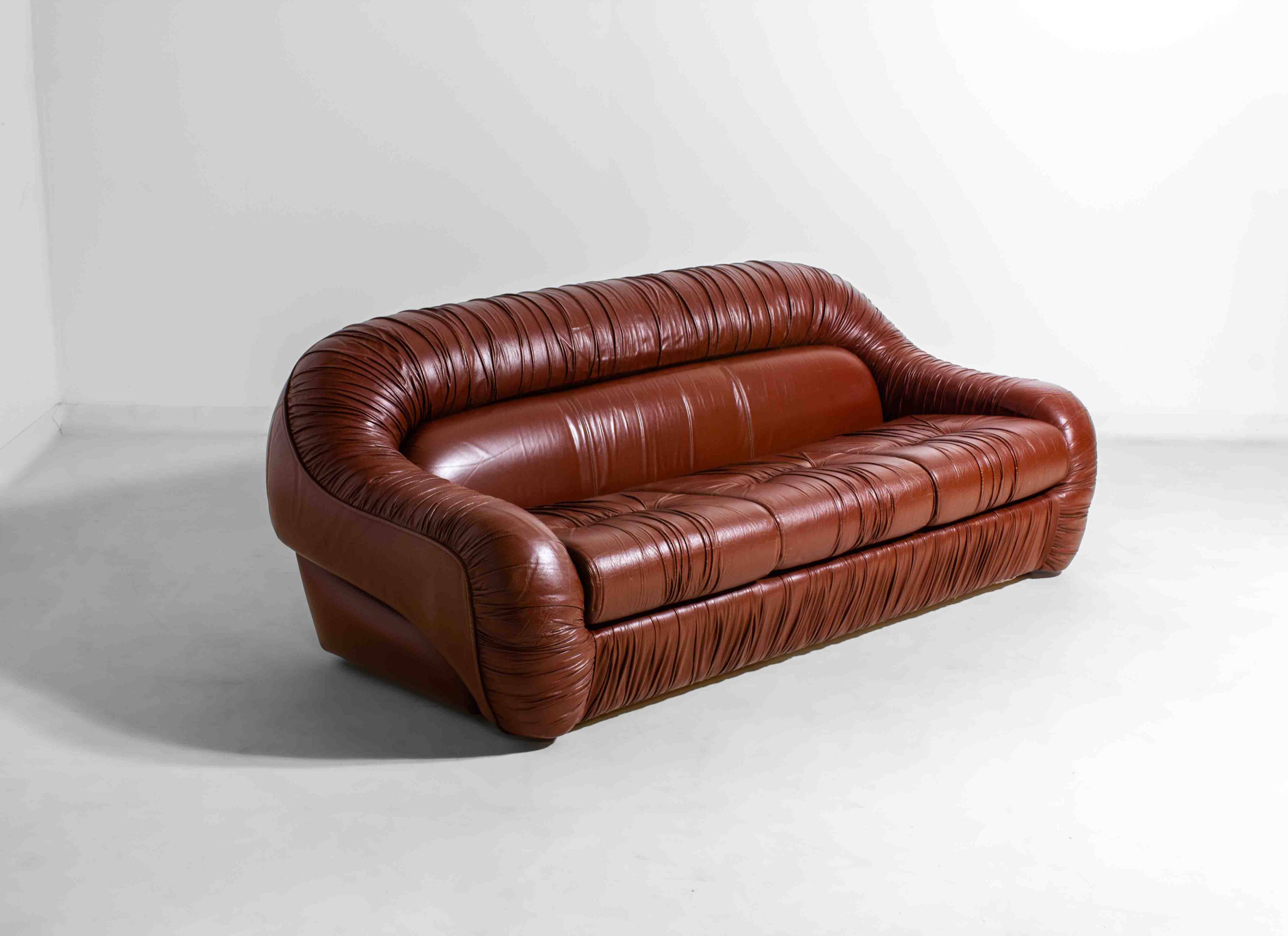 Rare "Capriccio" sofa in scrunched leather by Eurosalotto, 1970s