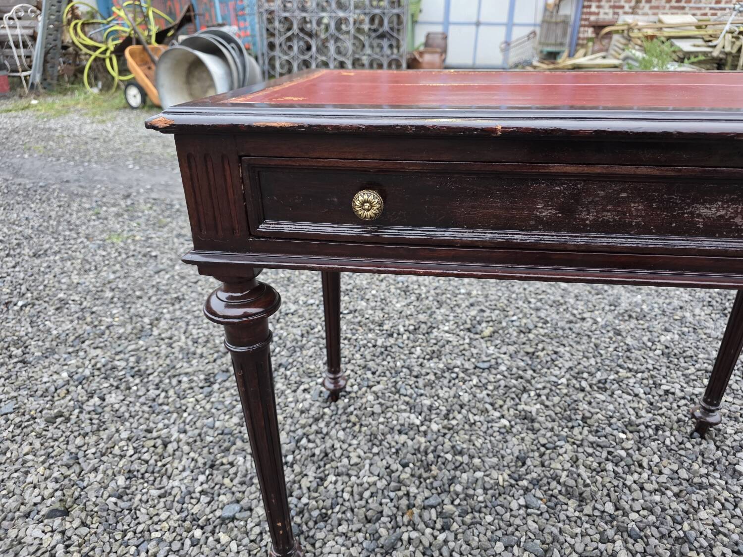 Bureau plat en acajou du XXe