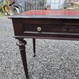 Bureau plat en acajou du XXe