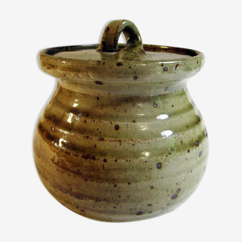 Speckled sandstone pot with lid