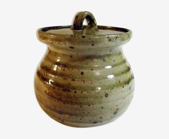 Speckled sandstone pot with lid