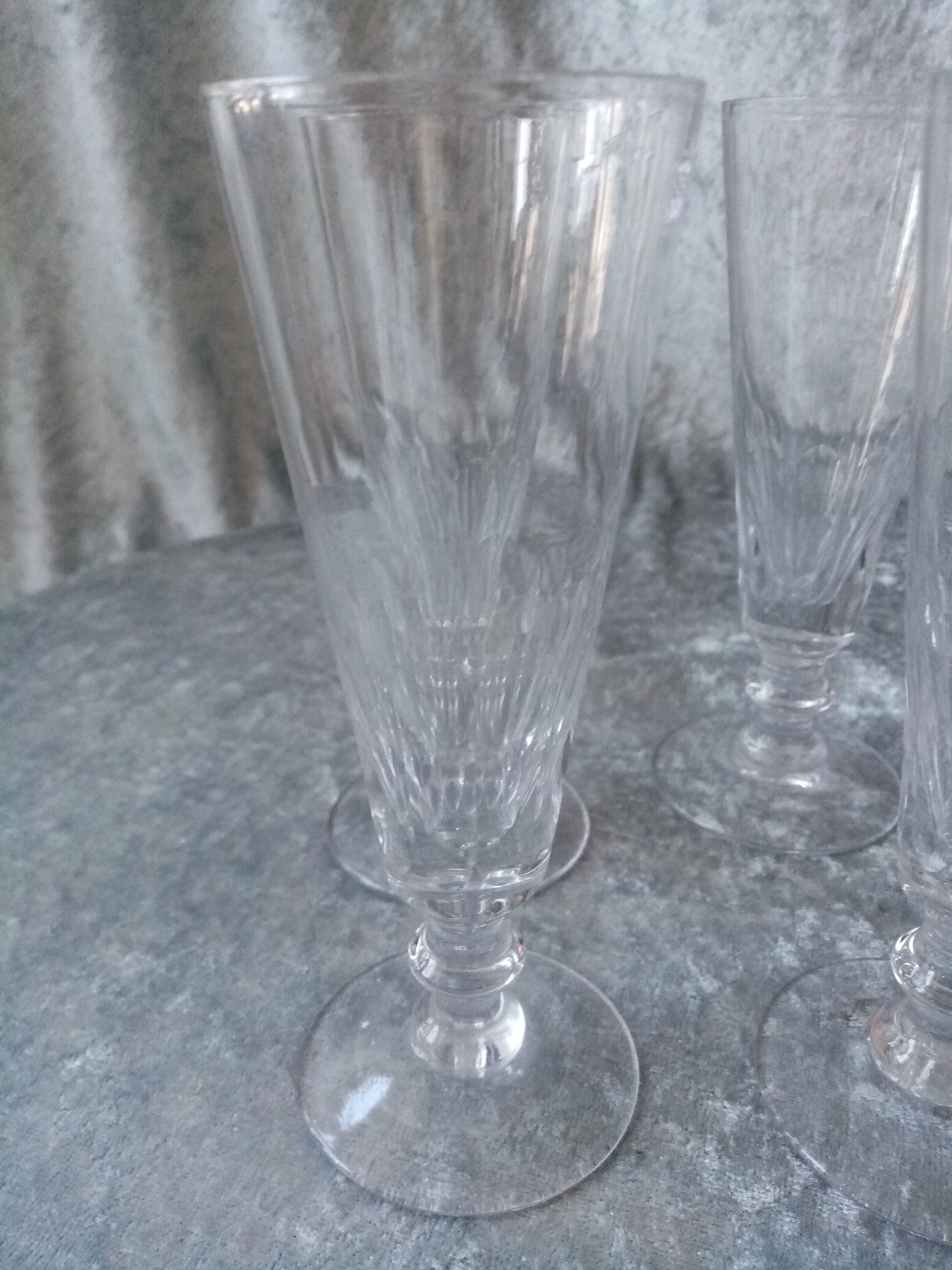 Series of 6 champagne flutes flat sides in baccarat crystal