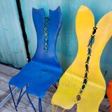 4 chaises colorées en fer