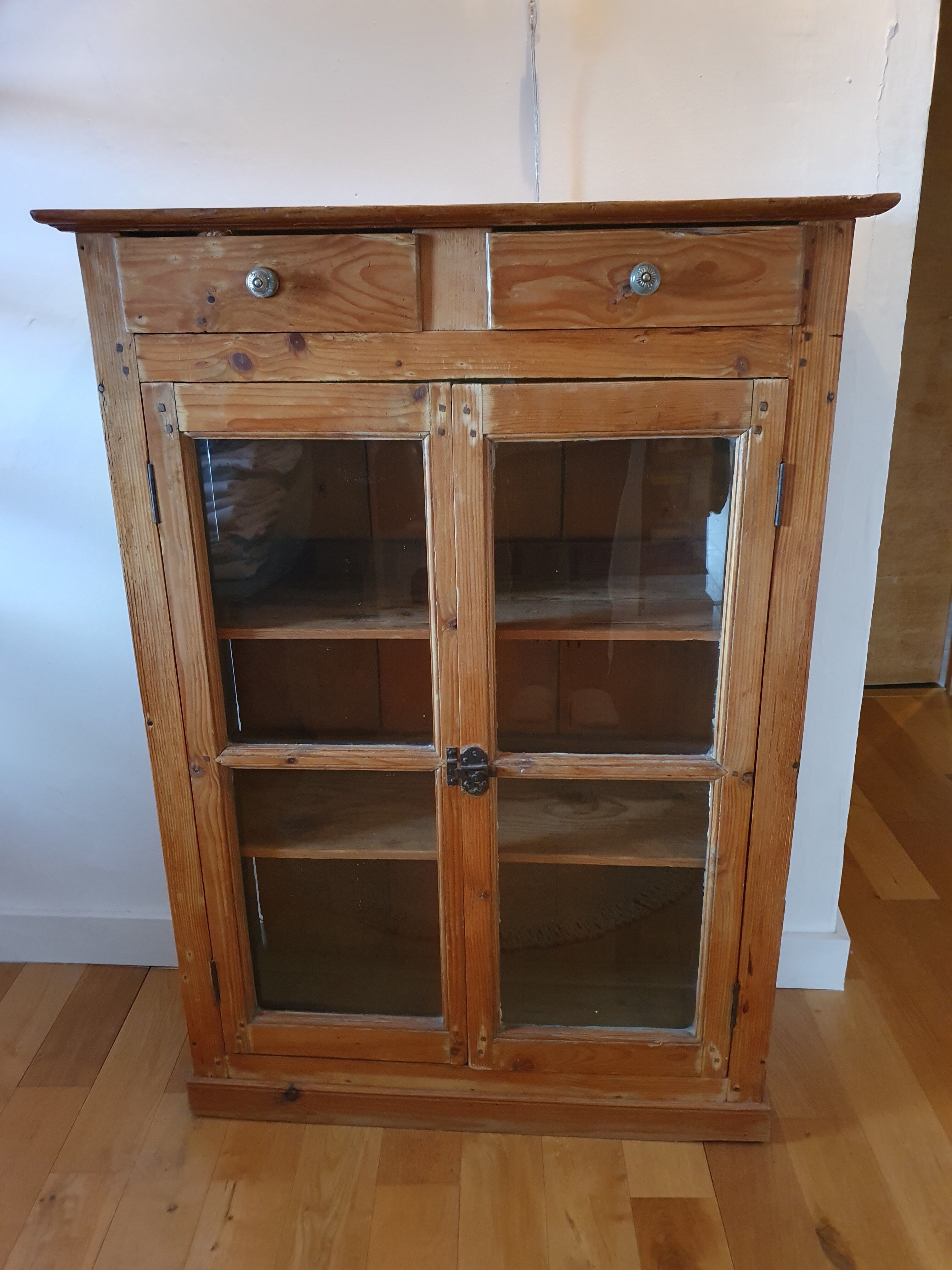 Showcase cabinet