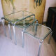 Trio de tables gigognes en métal et verre trempé