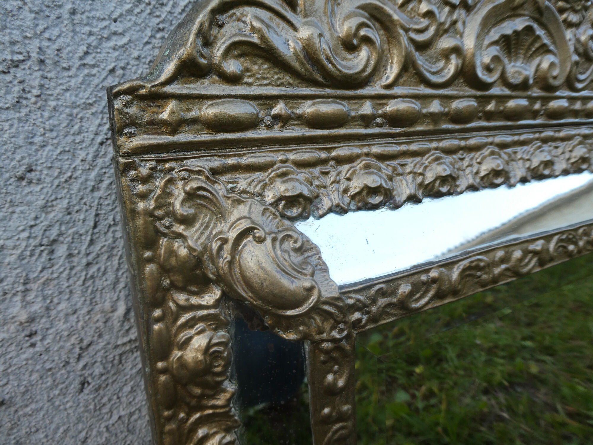 Old mirror with closed screens in golden repelled brass 72 x 42 cm