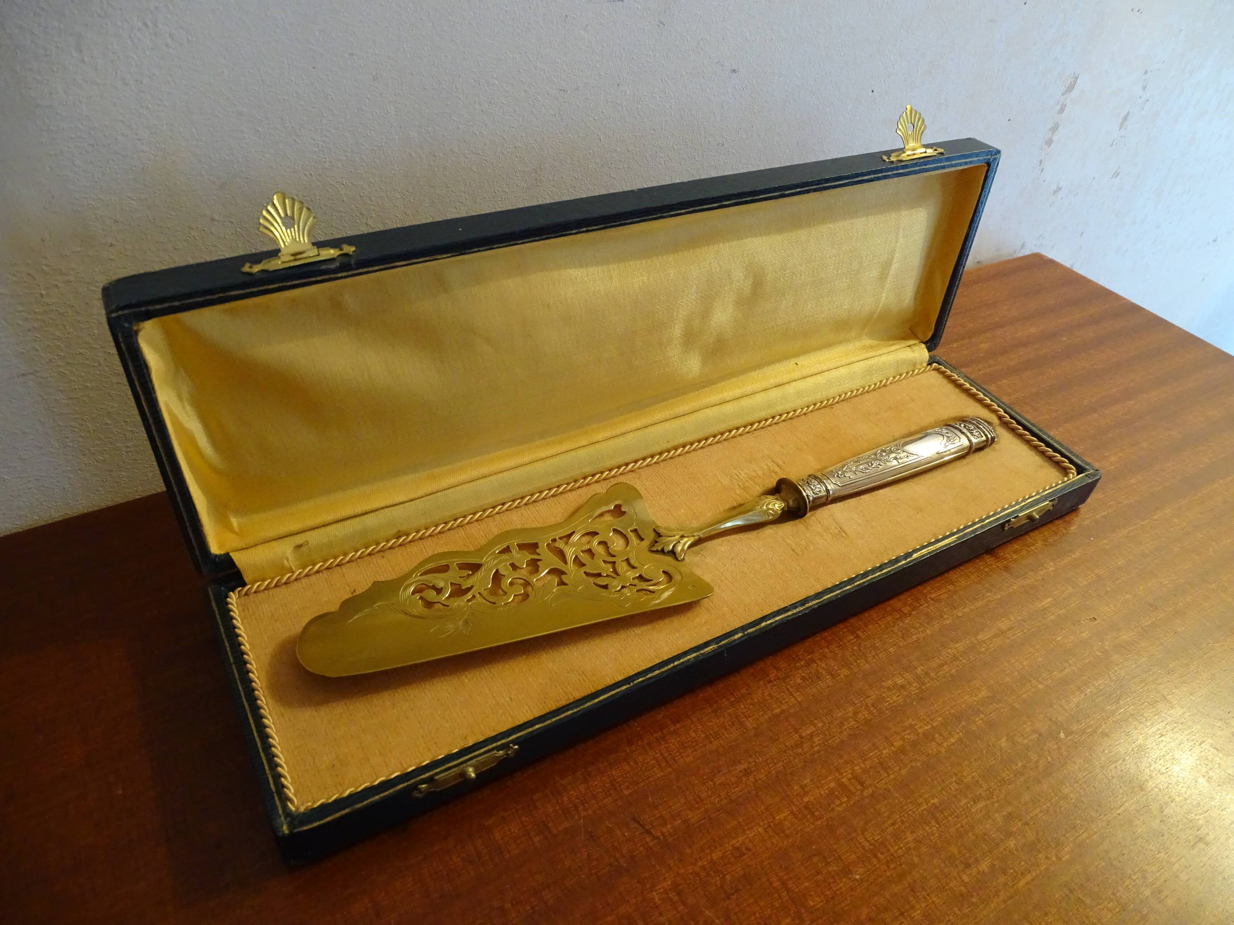 Silver pie shovel filled and vermeil old 1900 punch minerva