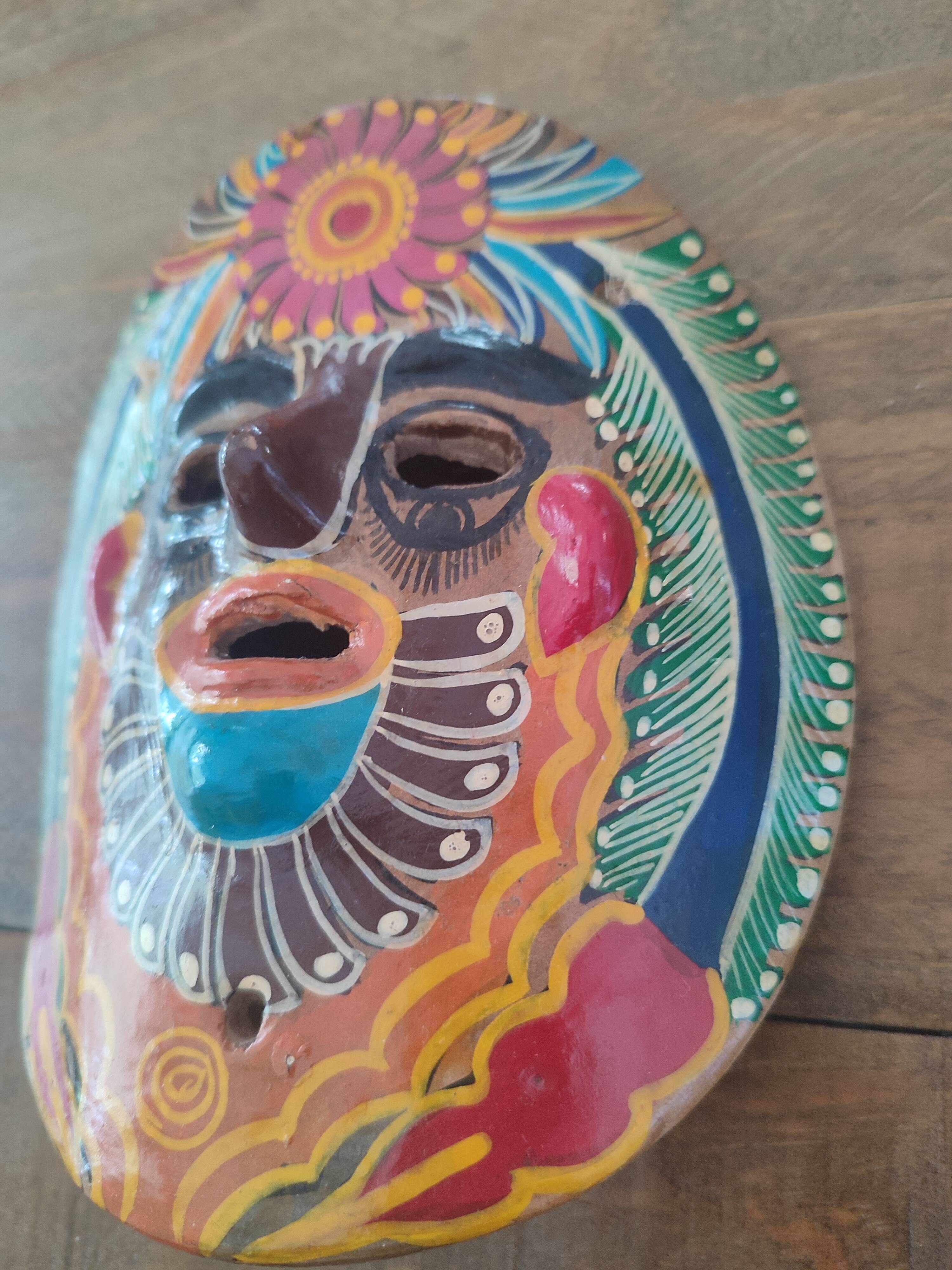 Masque mexicain peint à la main