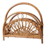 Vintage bamboo magazine rack in bois wood finish, rotin-et-osier-inspired, mid-century Italian design, 1970s