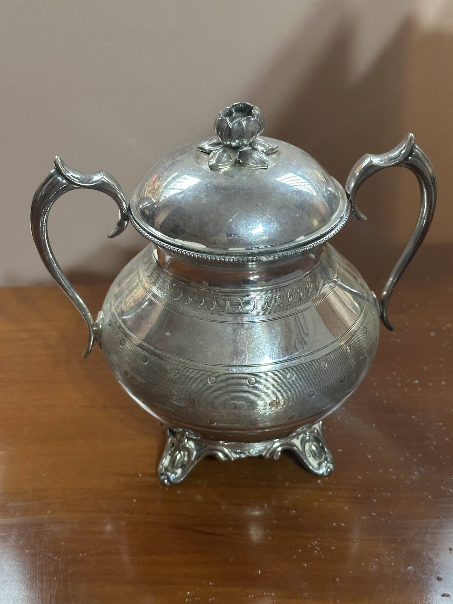 Silver-plated metal sugar bowl from the Art Nouveau period.