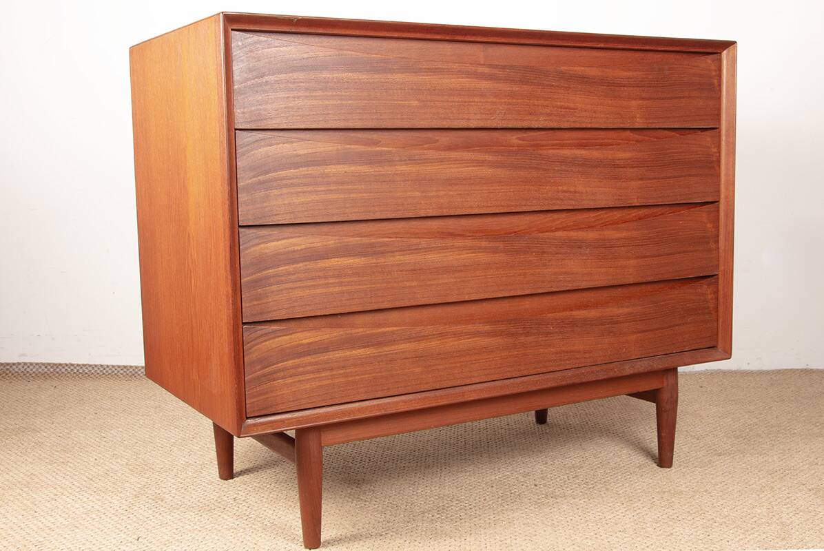 Danish teak chest of drawers, 4 drawers by Arne Vodder for Sibast 1960.