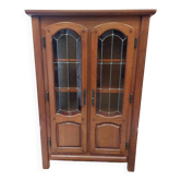 Meuble avec étagères et portes vitrées