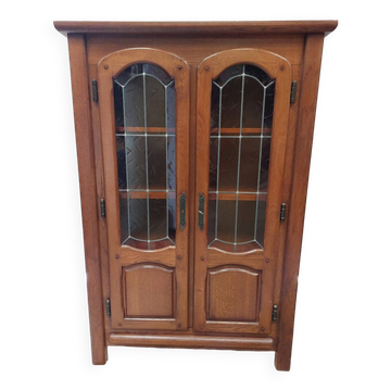 Meuble avec étagères et portes vitrées