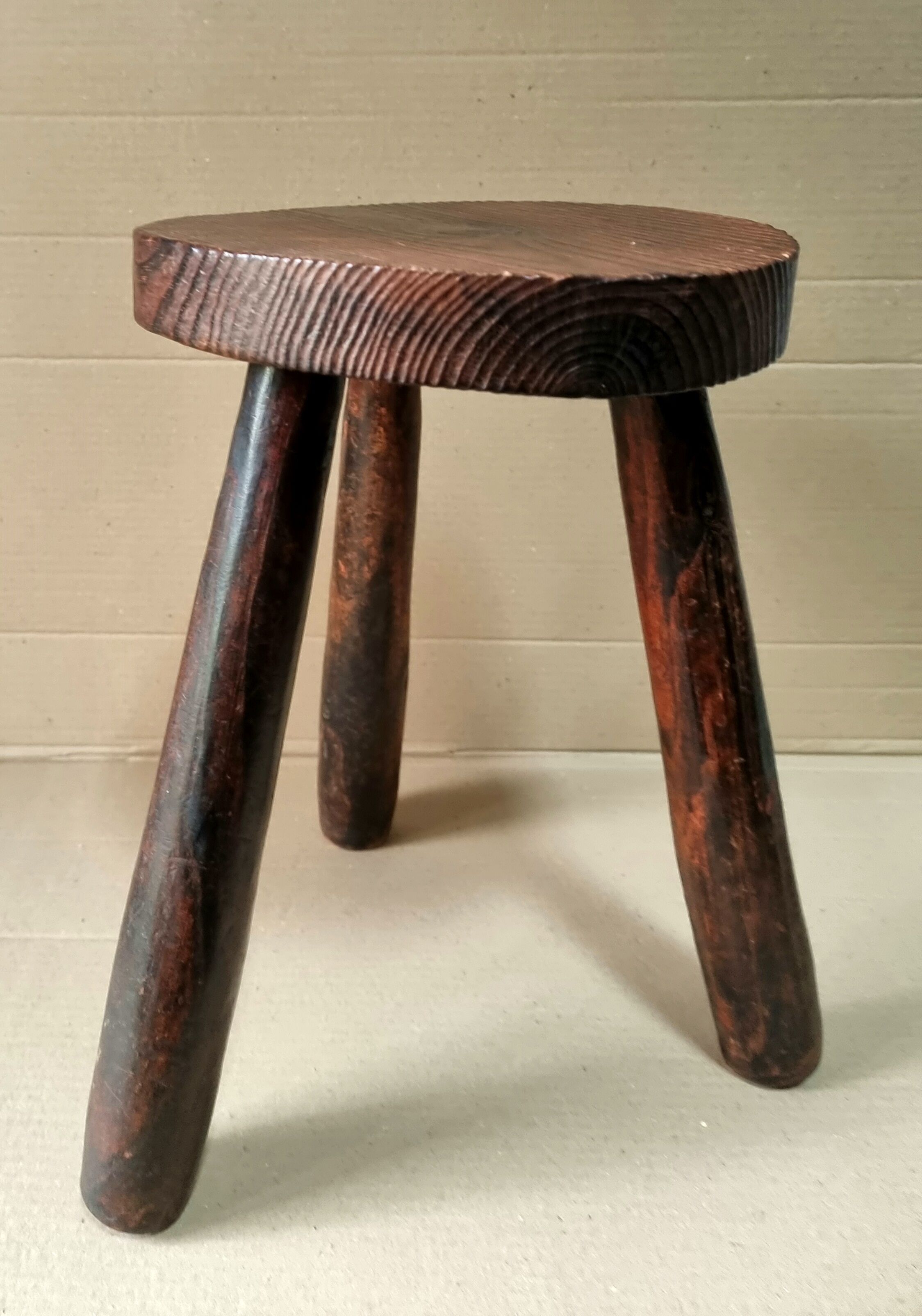Tripod stool in solid wood