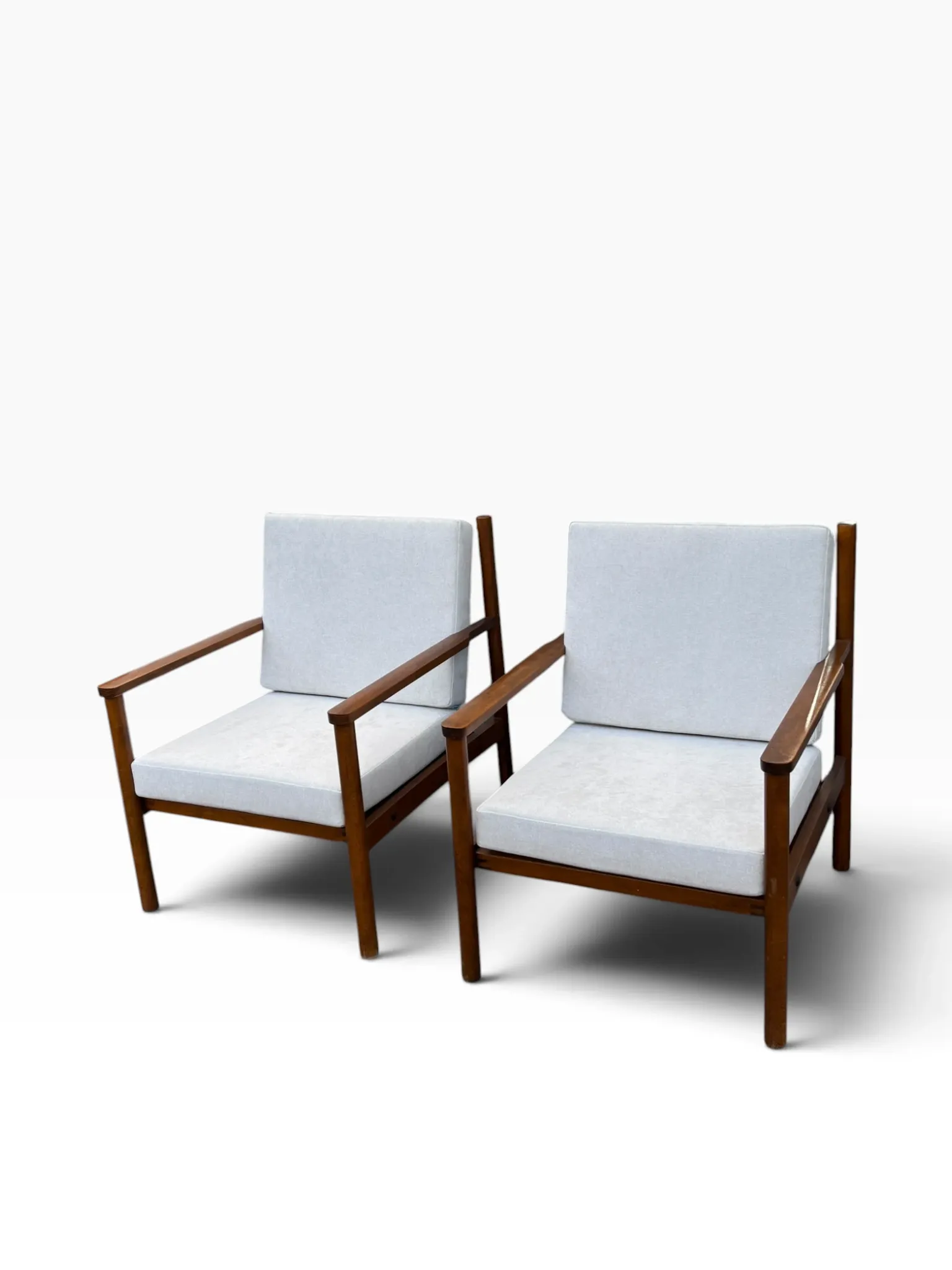 Set of 2 Italian armchairs