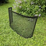 Curved chimney fire screen