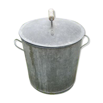 Old 2-handle zinc washing machine with lid, for outdoor decoration