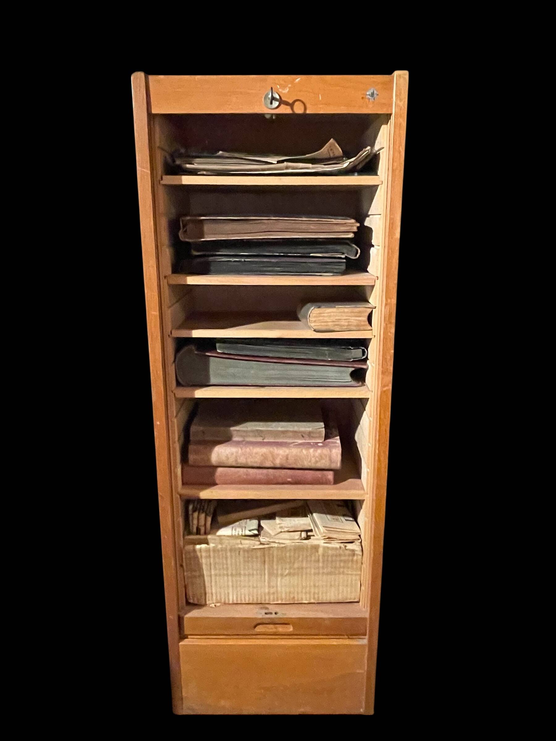 Curtain filing cabinet