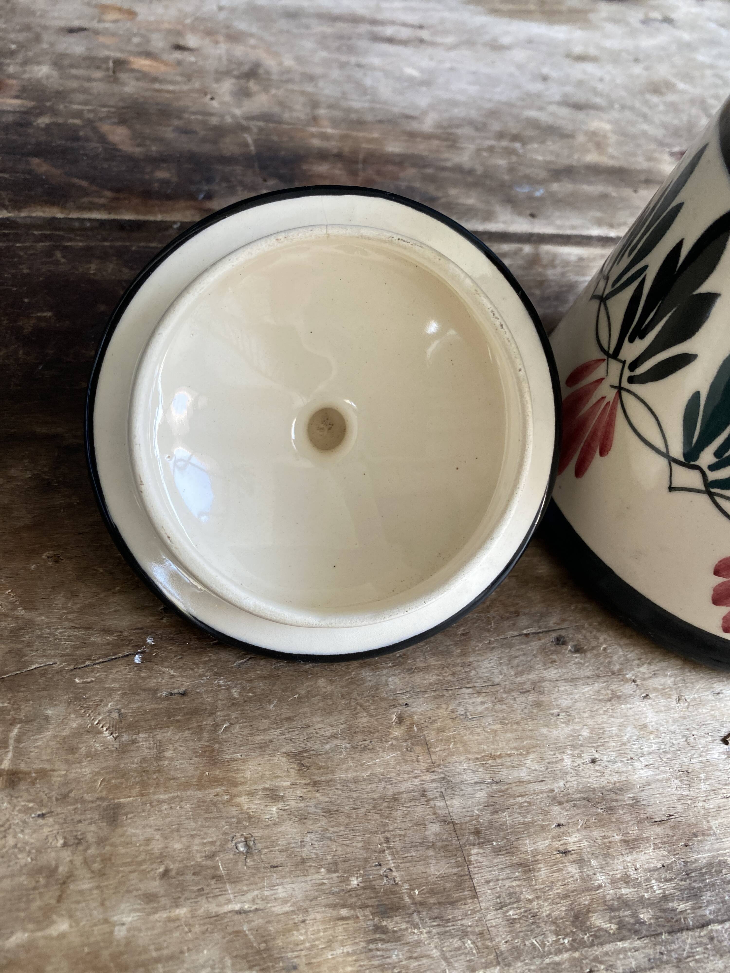 Superb authentic jug / chocolate pot from the Saint-Jean factory.
