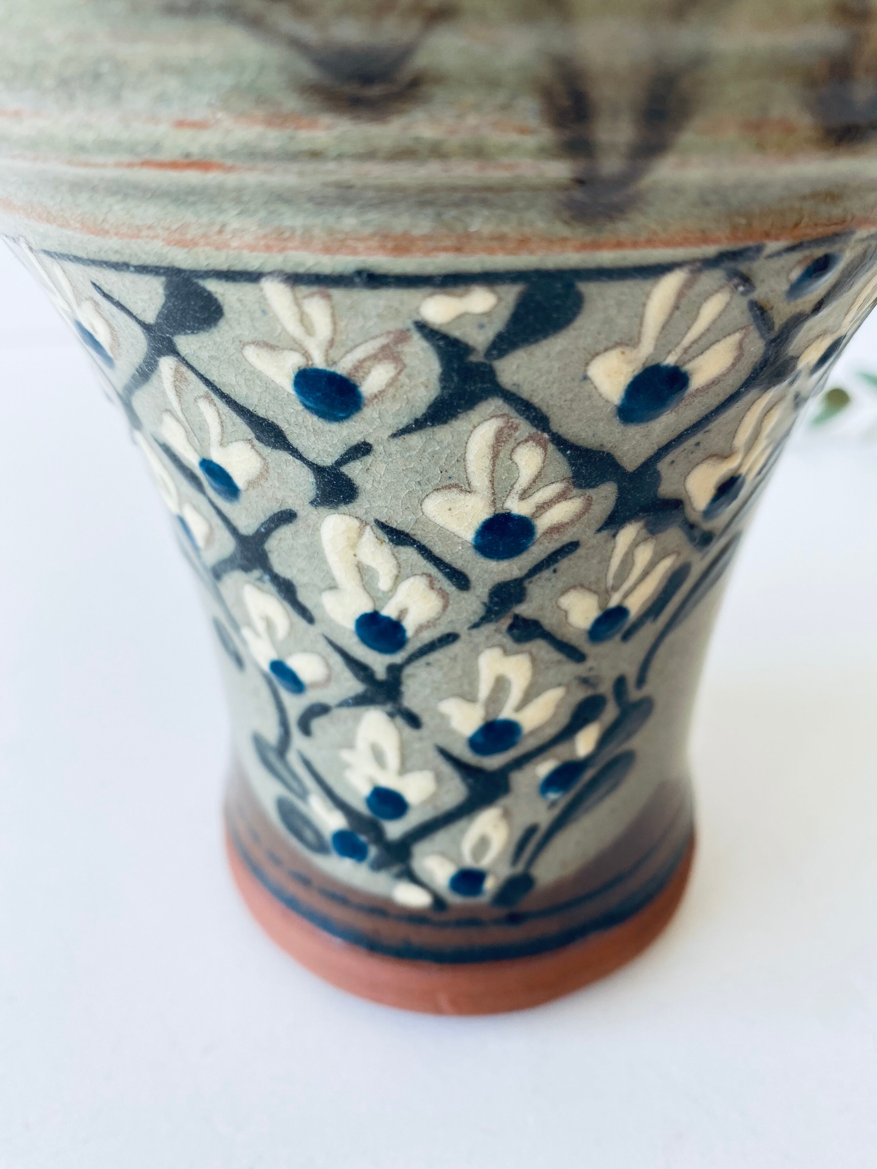 Wall-mounted or laying kitchen pot