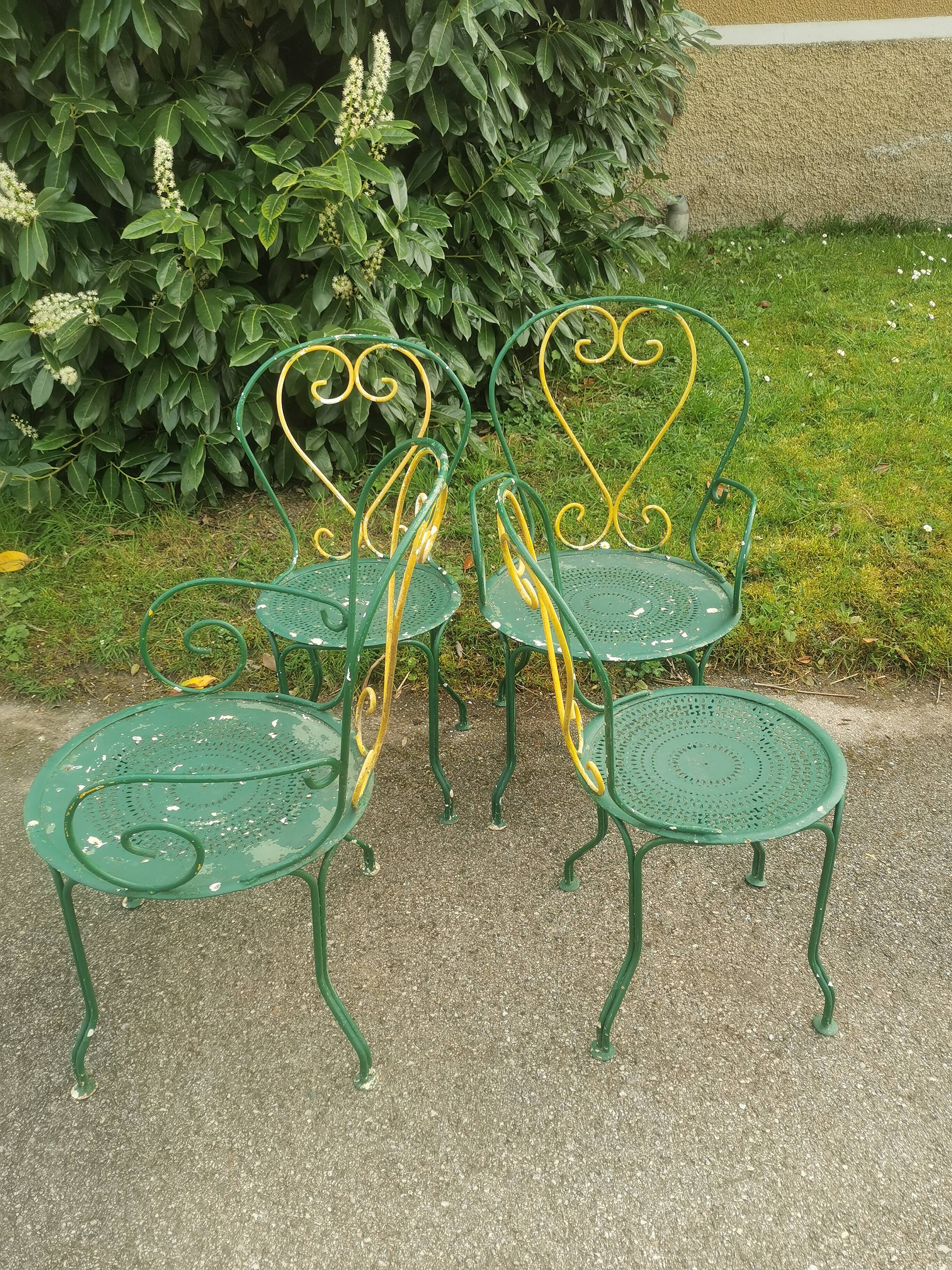 Set of 2 vintage garden chairs and 2 armchairs