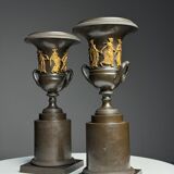 Paire de vases en bronze de style Empire