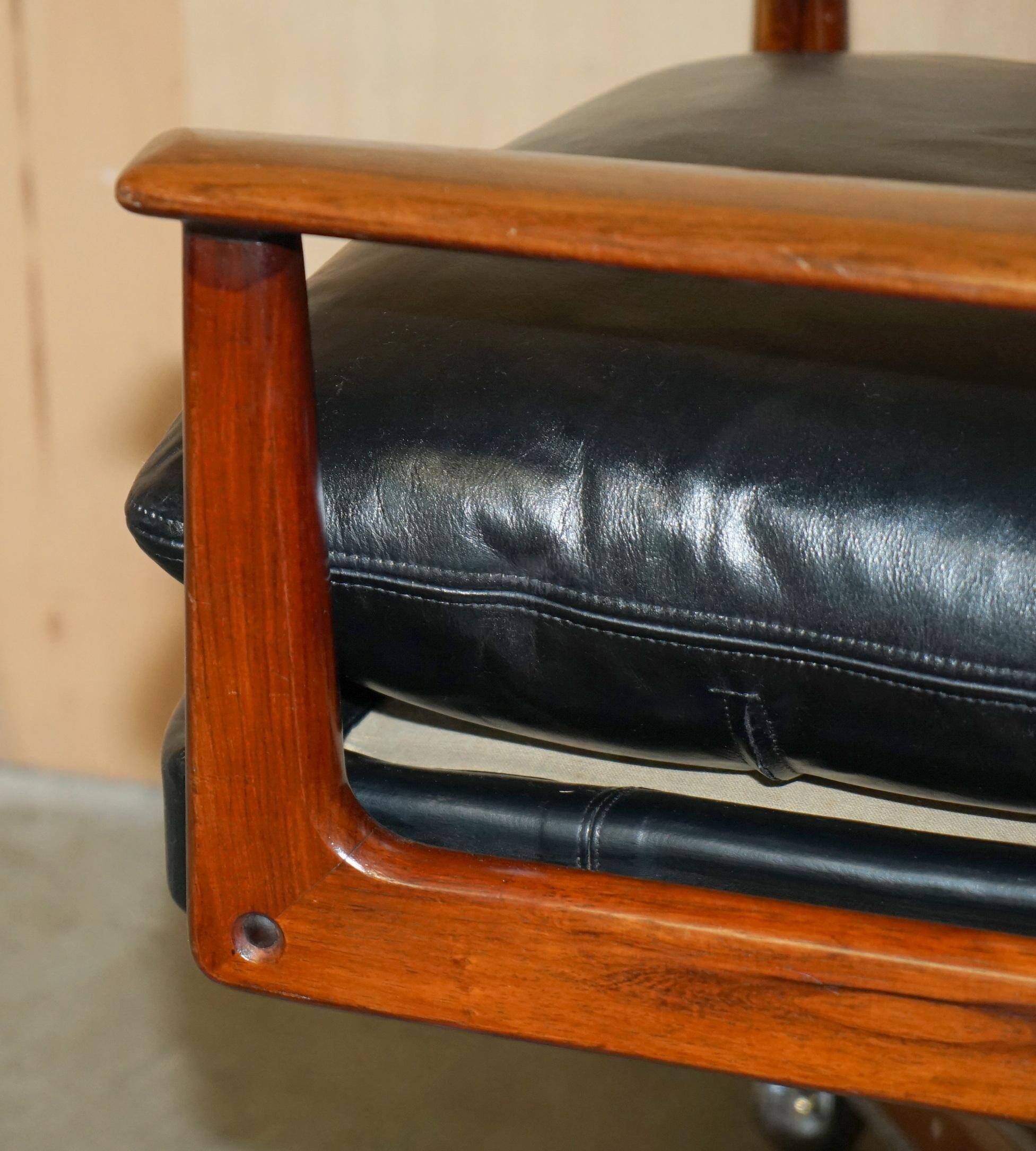 Executive office chair model 419 Arne Vodder for Sibast in hardwood and leather.