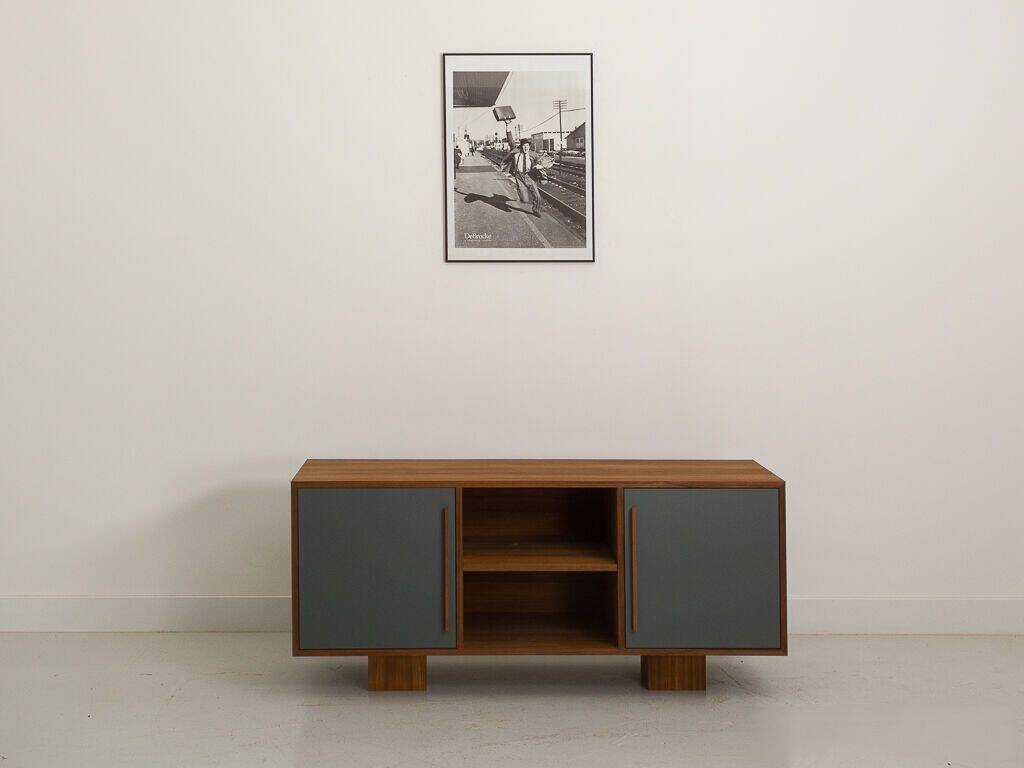 Teak TV cabinet with 2 doors and a niche with shelf