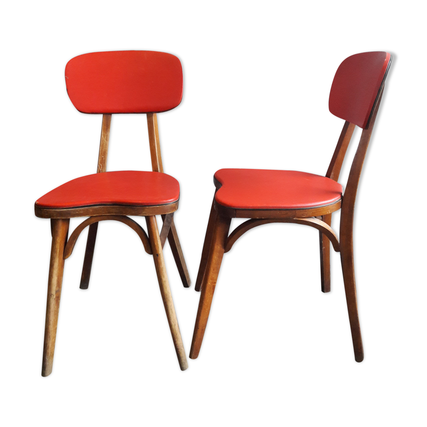Lot of 2 wooden chairs and red skai