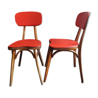 Lot of 2 wooden chairs and red skai