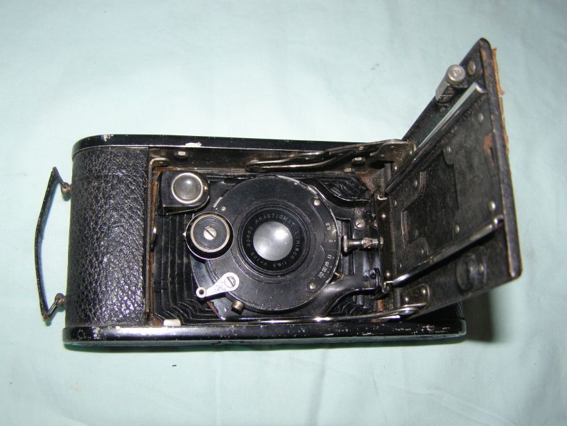 Former Luminor bellows camera (made in France) early 20th century with its leather case