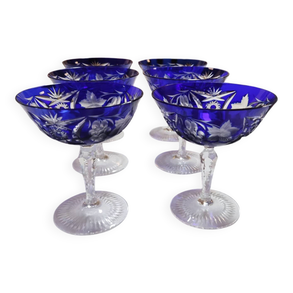 6 coupes à champagne en cristal taillé bleu cobalt