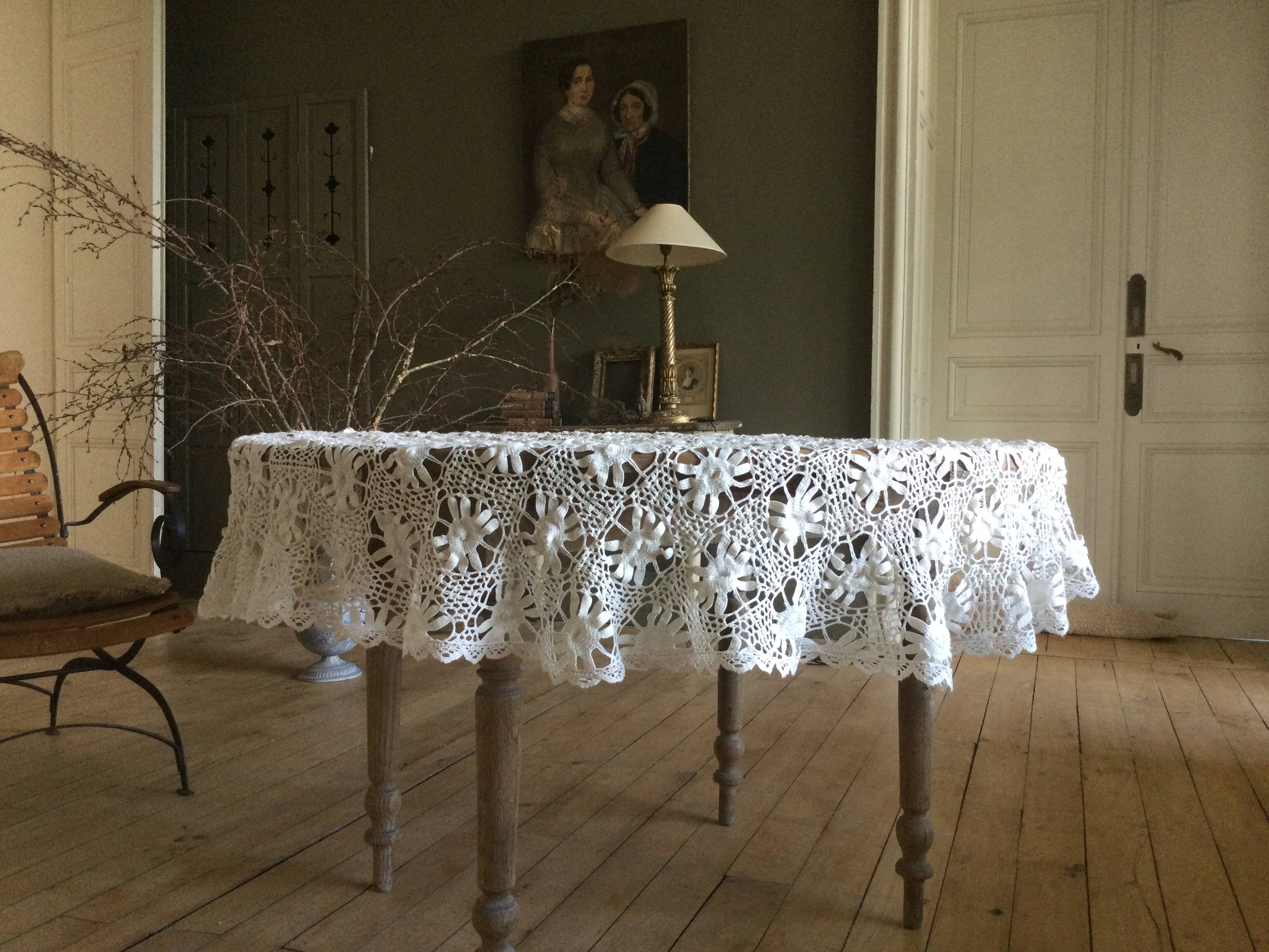 Nappe ancienne au crochet