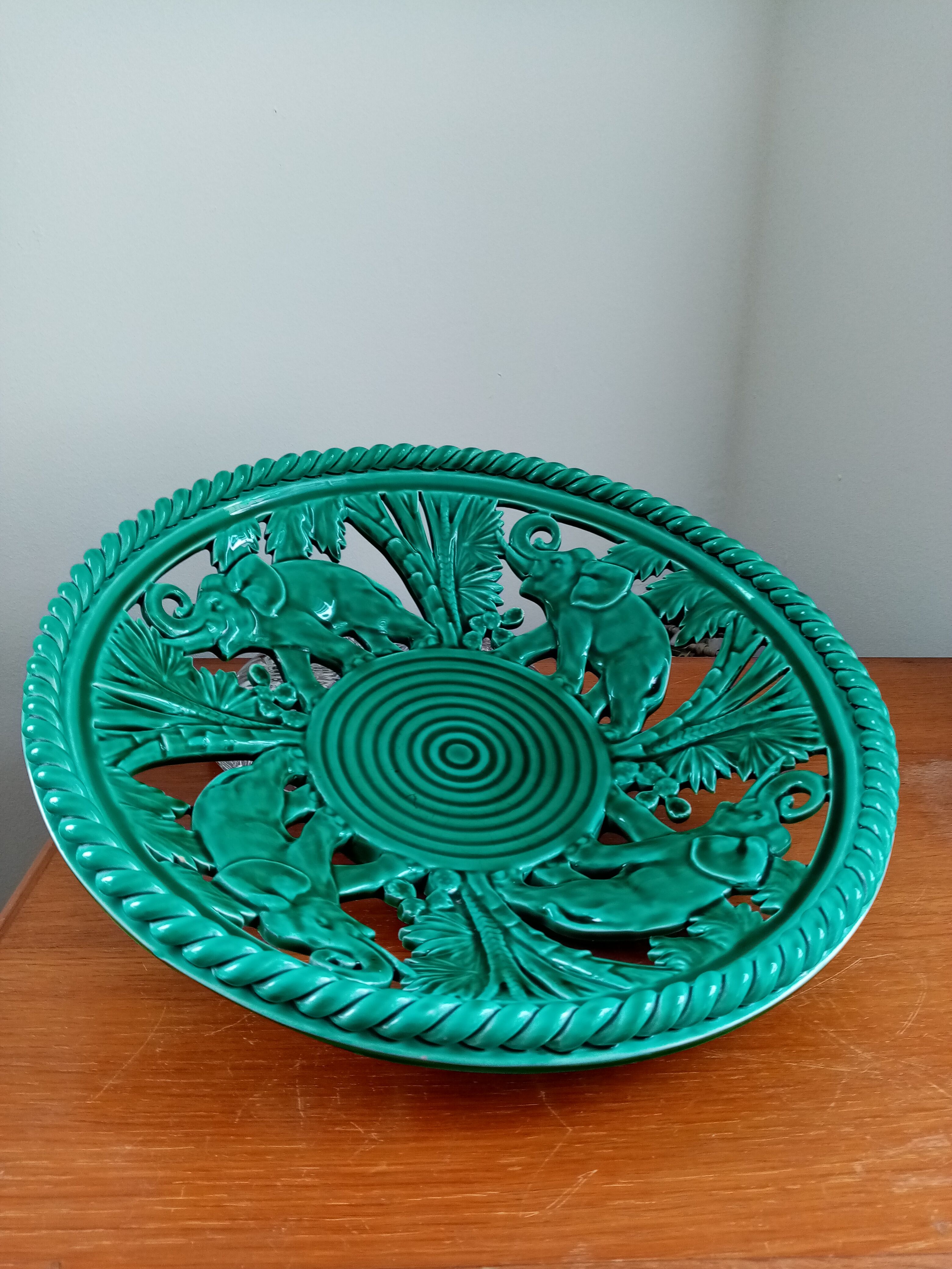 Earthenware dish elephant pattern