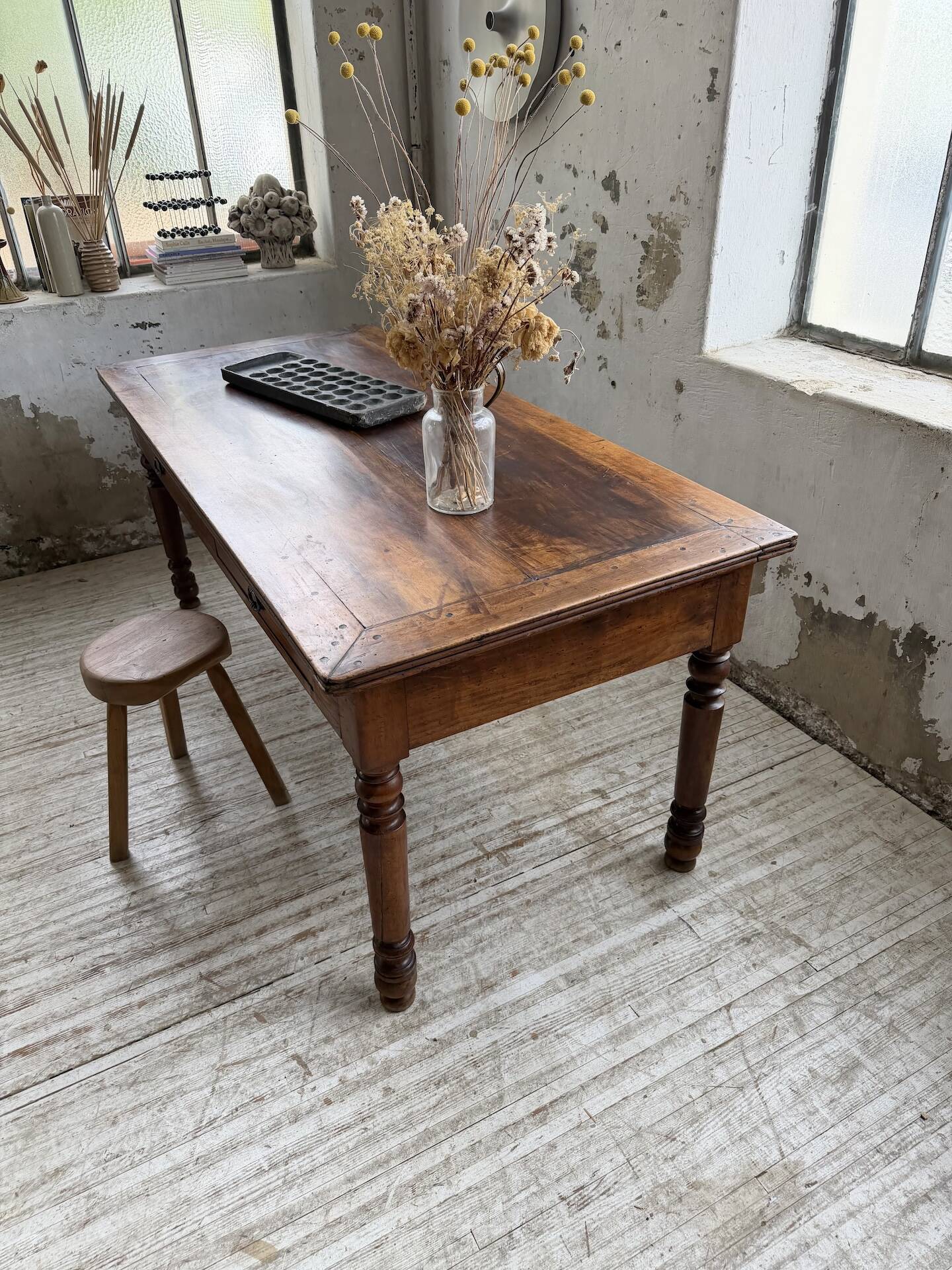 Table de ferme ou table de drapier noyer massif 1900