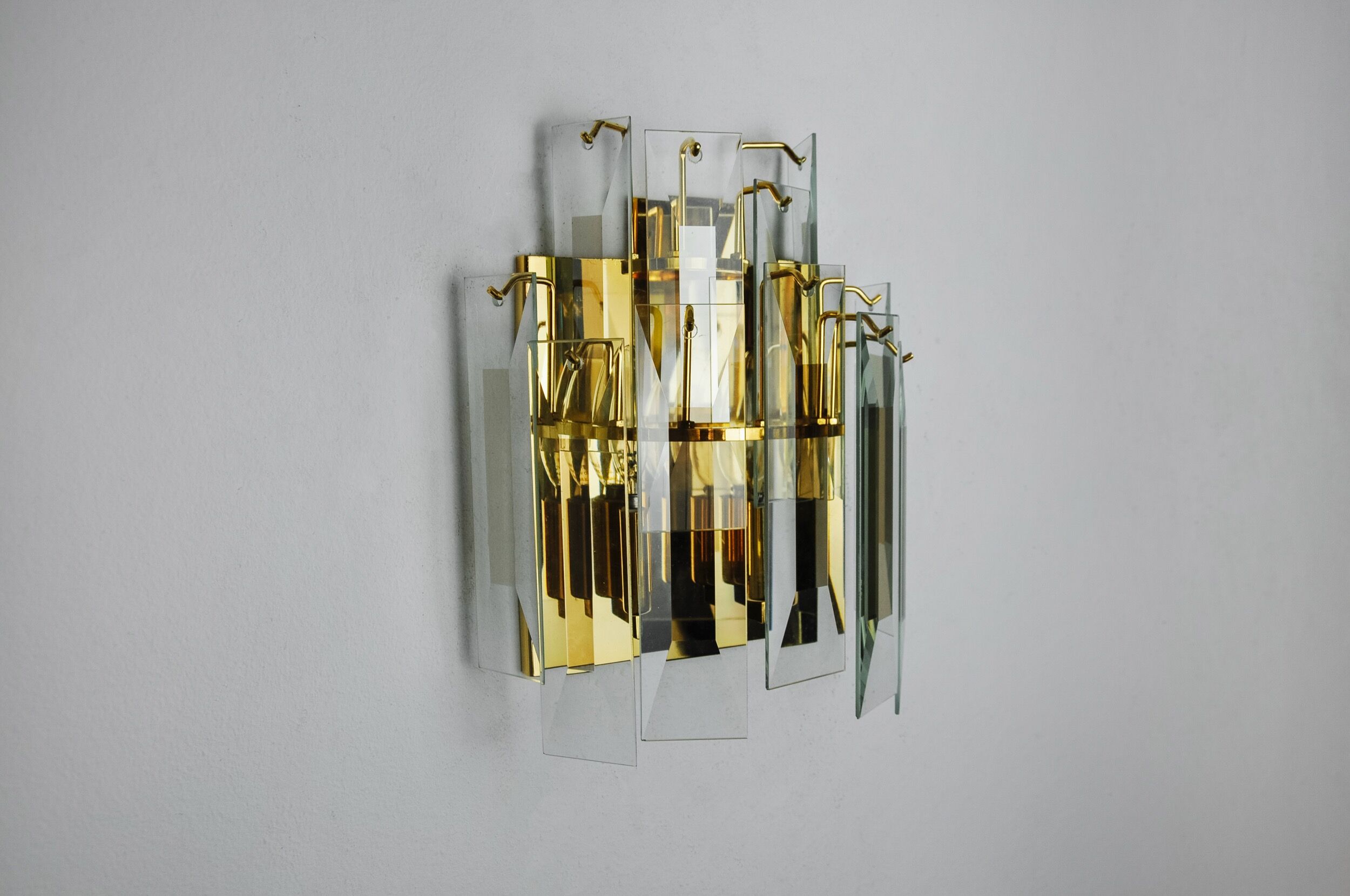 Venini wall lamp, cascading bevelled glass, Italy, 1970
