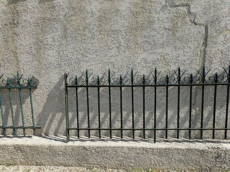 Set of 4 barriers old cloture iron grid