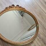 Ancien miroir ovale avec cadre doré