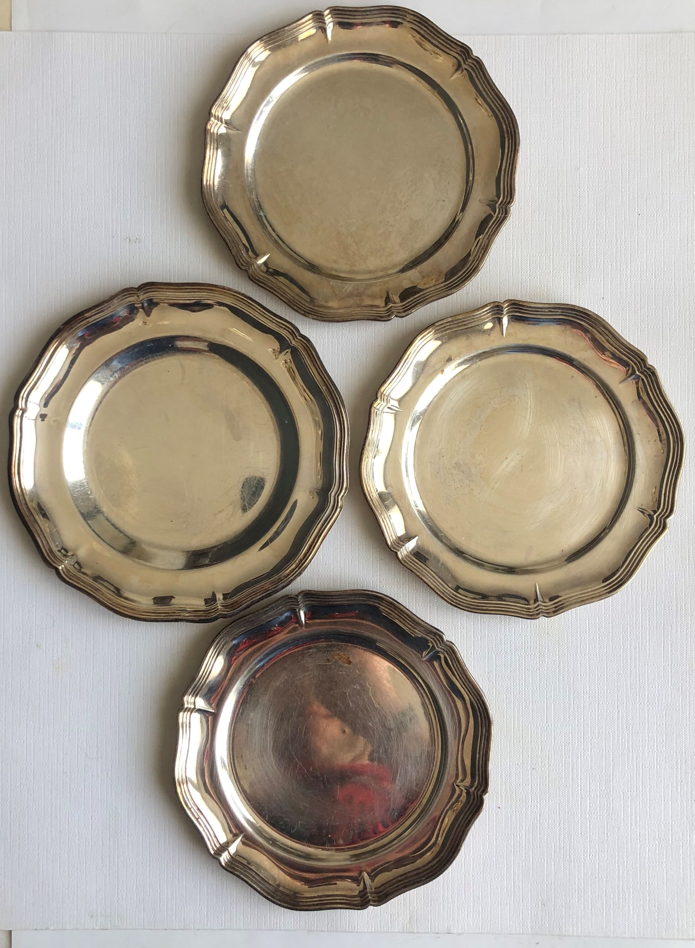 4 Silver metal bottle bottom
