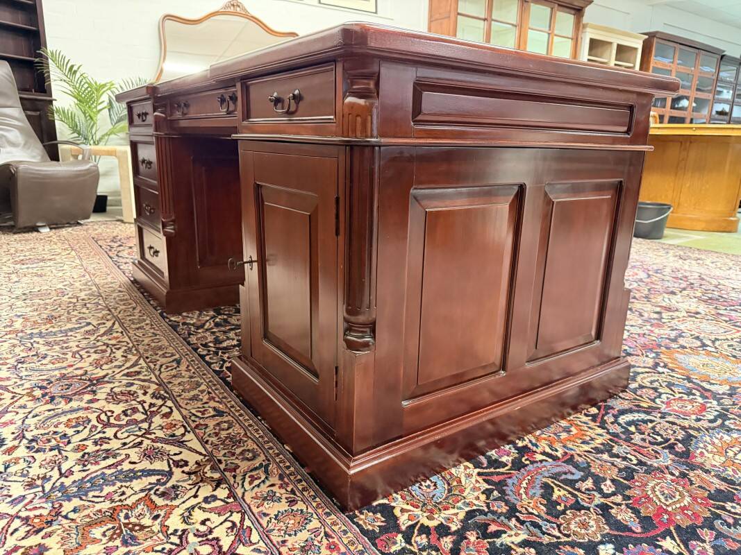 Classic English Chesterfield Partnerdesk Desk